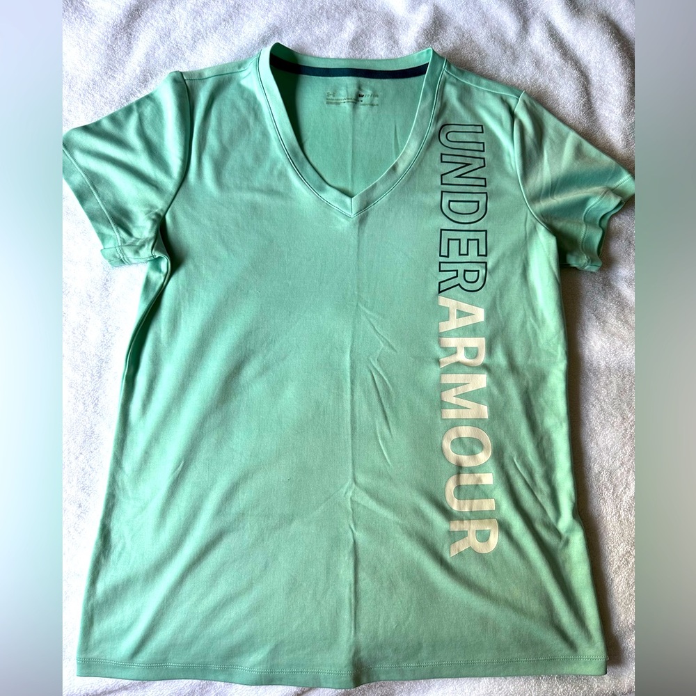 Under armour. V-neck. Tech t-shirt. Women’s size small.